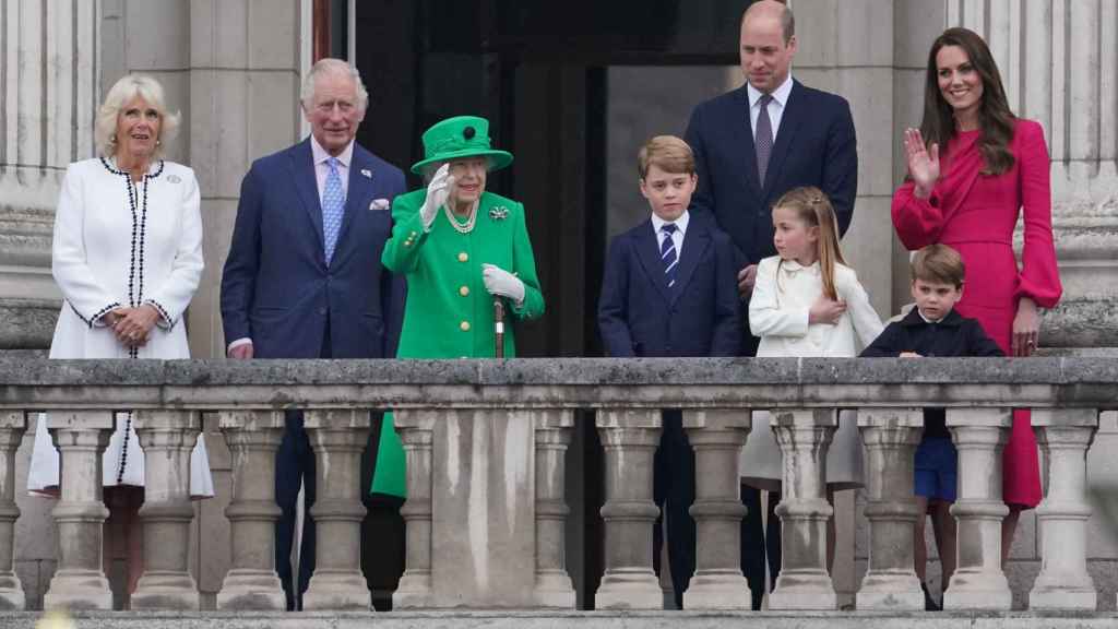 La Familia Real en el balcón de Buckingham por el Jubileo de Platino de la Reina.