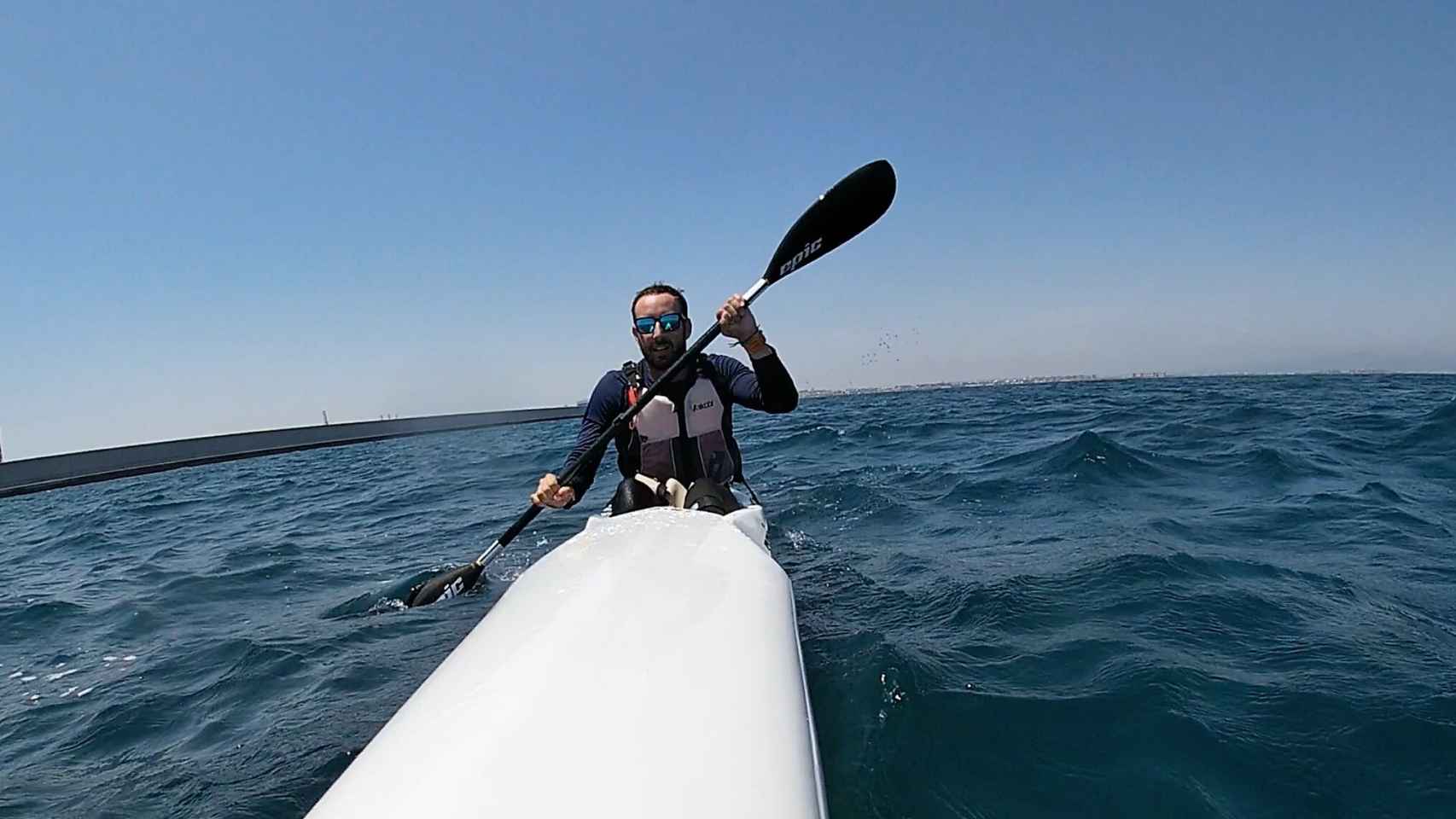 Álvaro Trigo entrenando con su kayak.