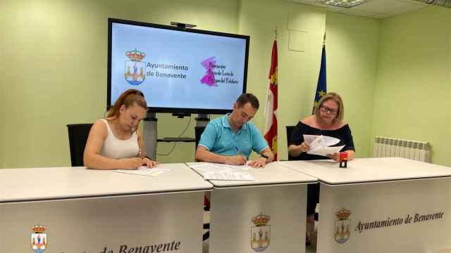 El Ayuntamiento de Benavente firma la renovación de su convenio con la Asociación Arlafolk.