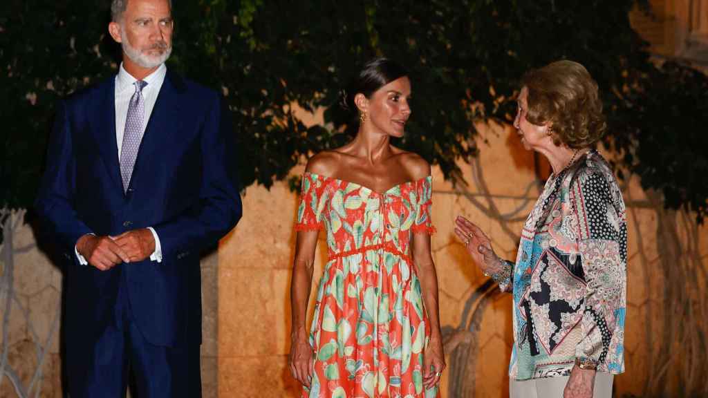 Los Reyes y la reina Sofía en la recepción de las autoridades baleares en Marivent.