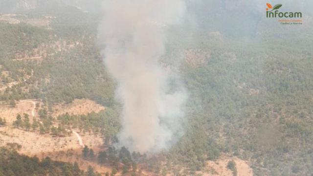 Un total de 25 efectivos trabajan en un incendio declarado en Bogarra (Albacete)