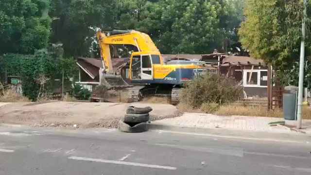 Vídeo de la demolición del centro deportivo Los Limoneros, en Málaga.