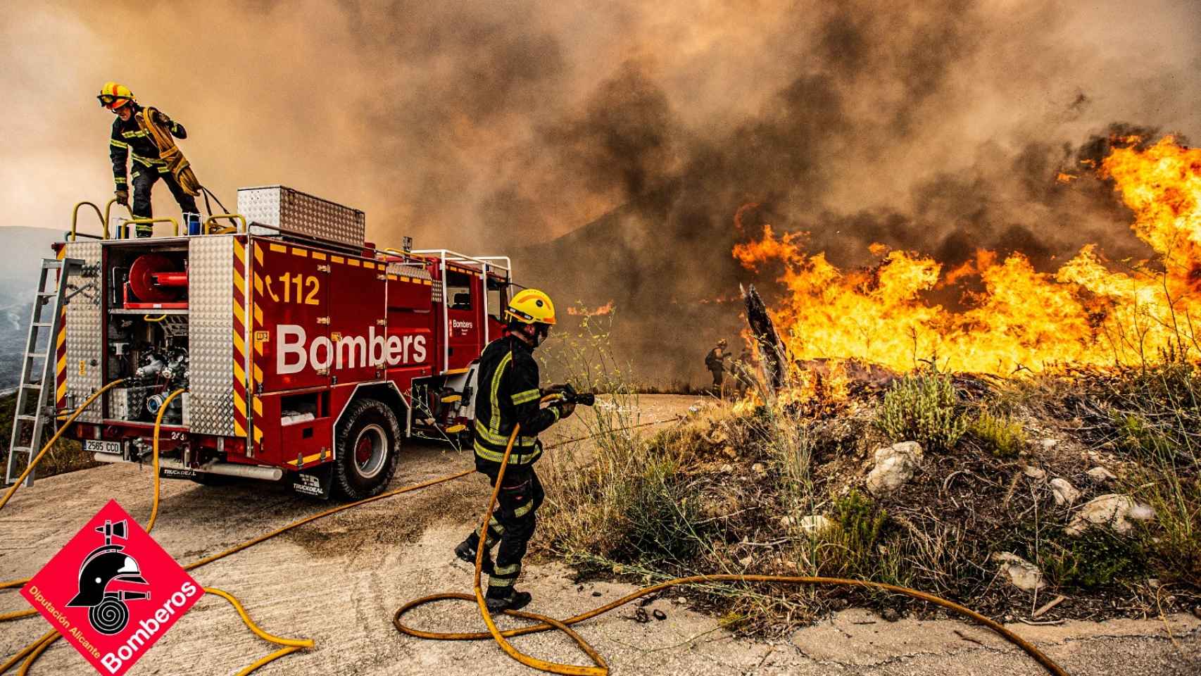 Brutal incendio en el Vall d'Ebo (Alicante): empiezan los desalojos de los municipios vecinos
