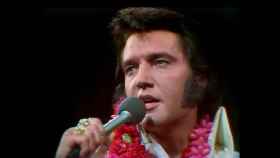 Elvis durante su concierto 'Aloha From Hawaii', en 1973