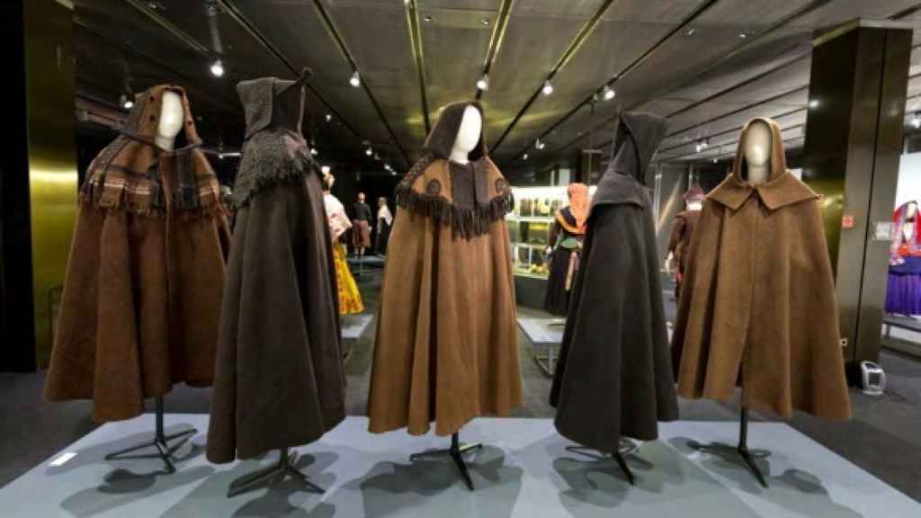 Exposición de la capa parda alistana de Zamora en el Museo del Traje de Madrid.