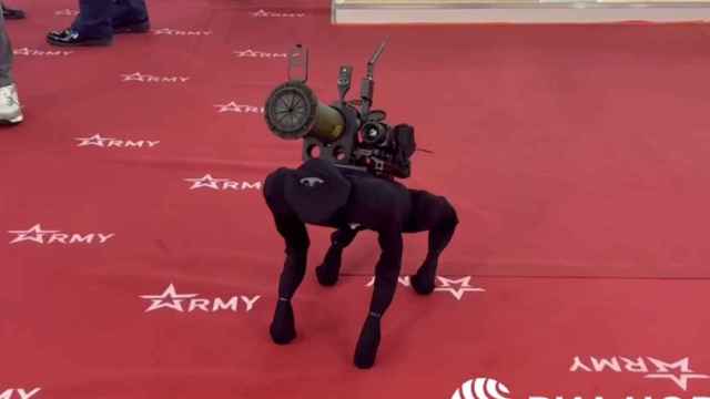 Perro robótico ruso con lanzamisiles