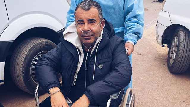 Jorge Javier Vázquez en silla de ruedas en una fotografía que ha 'colgado' en sus redes sociales.