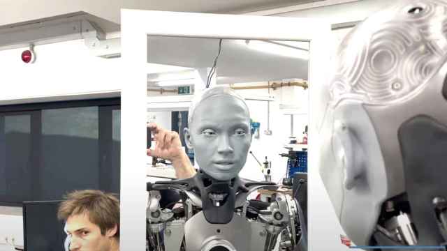 Amaca, el robot de Engineered Arts, en una captura del vídeo.