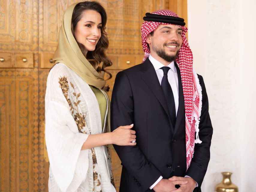 El príncipe Hussein y su prometida.