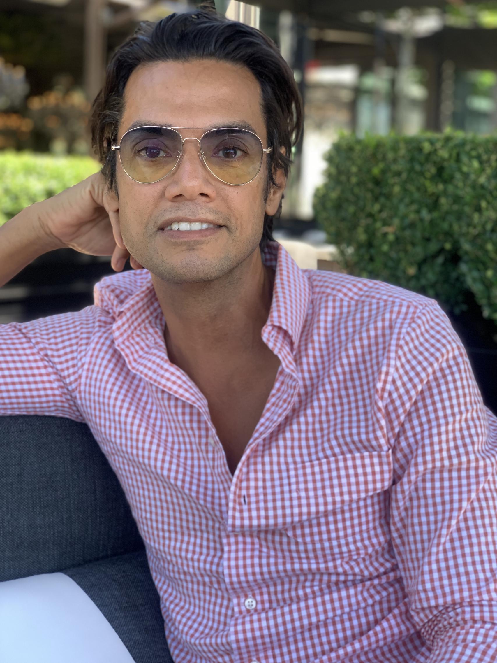 Omar Hernández capturado por su íntima amiga Rose Hartman