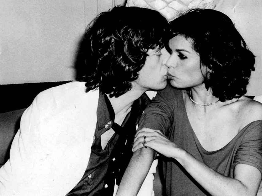 Jaggers kissing