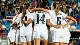 Las jugadoras del Real Madrid Femenino celebran un gol ante el Sturm Graz.