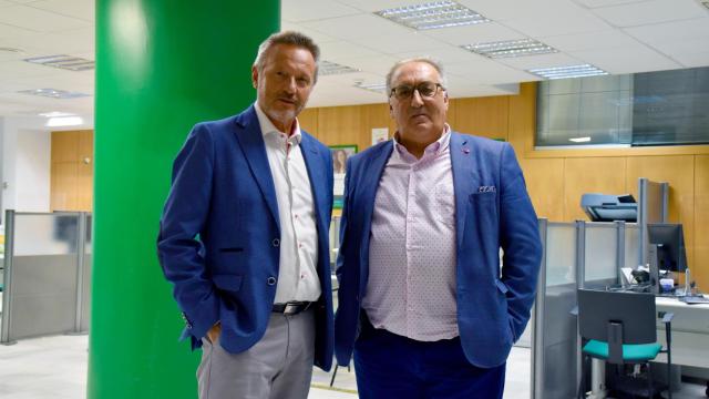 Juan Prieto y Guillermo Sánchez, en las oficinas centrales de Caja Rural de Zamora