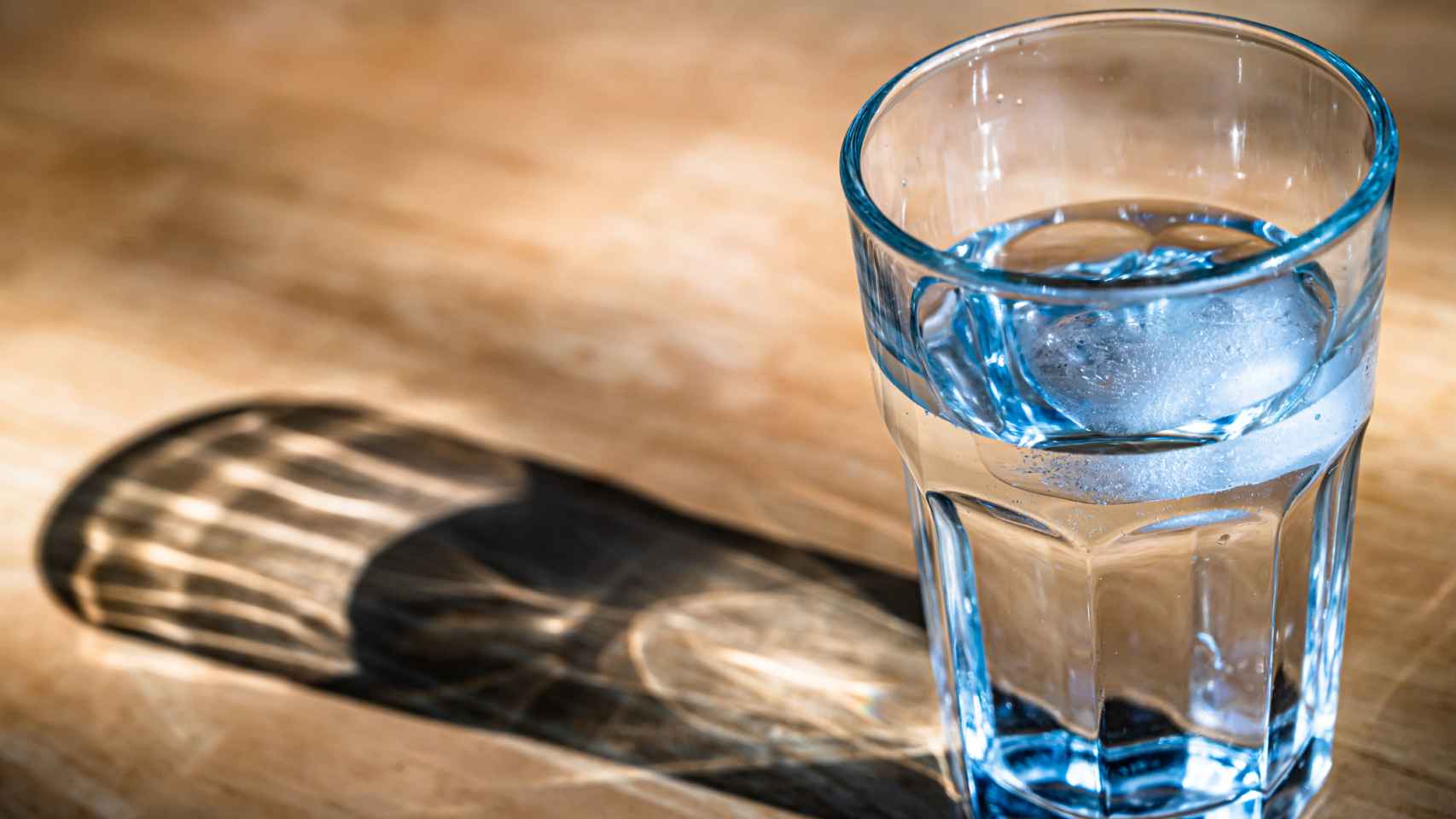 Ser amado Oswald Esquiar El adiós definitivo al mito de los ocho vasos de agua al día: esto es lo  que debes beber según los médicos