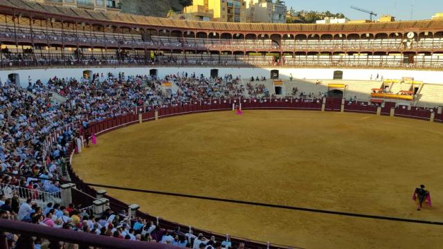 Aspecto que lució la plaza el primer día de Certamen.