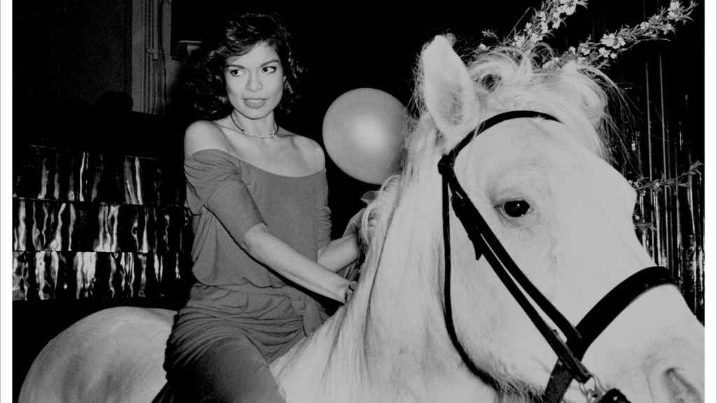 #32 (Bianca Jagger a lomos de un caballo blanco en Studio 54)