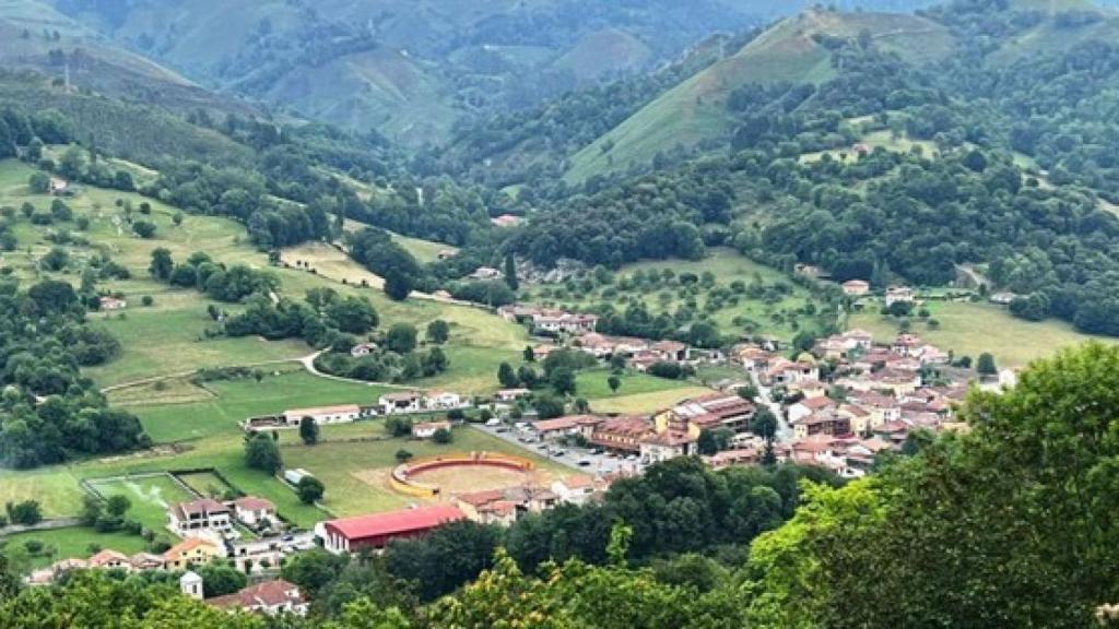 Coso portátil ya instalado en Benia de Onís, en pleno Parque Natural de los Picos de Europa (Tudanca Toros)