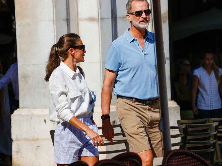 Felipe VI y Letizia paseando por las calles de Palma el pasado 10 de agosto.