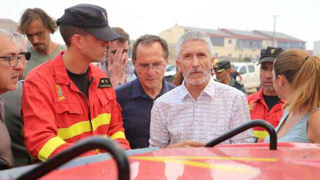 El ministro del Interior, Fernando Grande-Marlaska, durante su visita al puesto de mando del incendio de Losacio, en Zamora, el pasado 18 de julio.