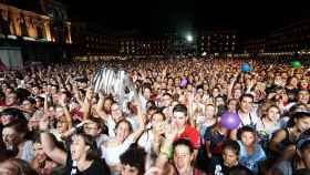 La Plaza Mayor de Valladolid abarrotada durante un concierto de unas Fiestas anteriores
