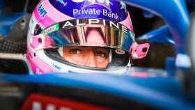 Fernando Alonso dentro de su Alpine A522