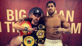 Ángel Fernández junto a Anthony Joshua