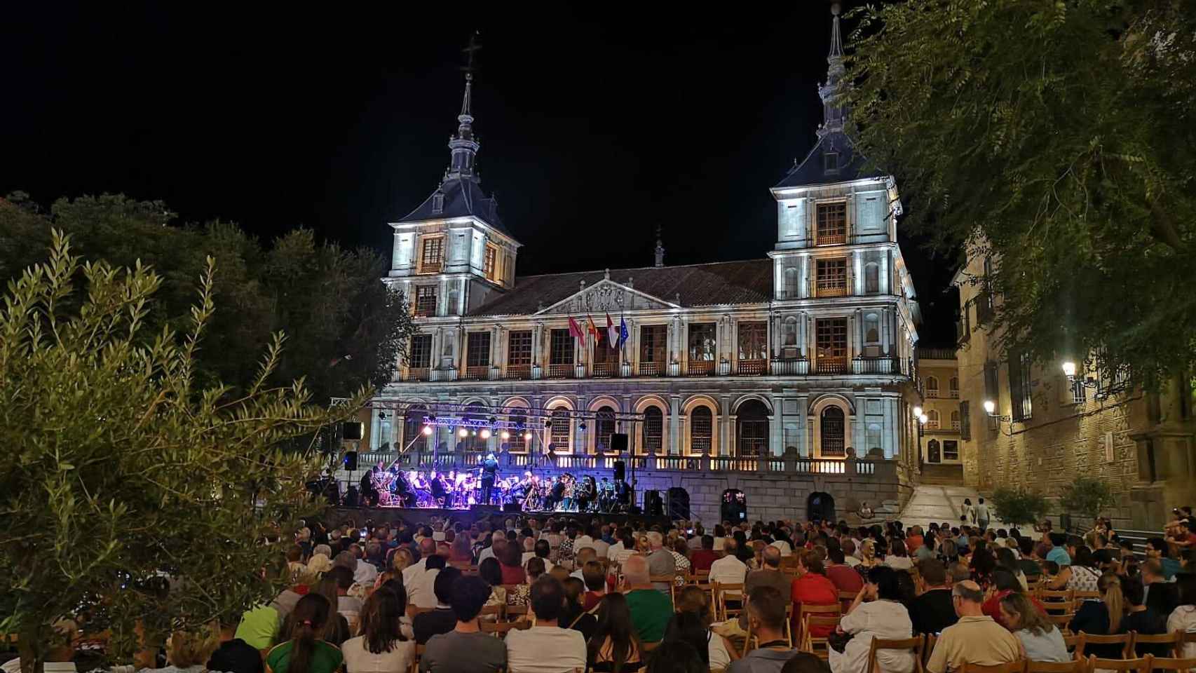 Imágenes del día: nuevo negocio en Cuenca, calderetas en Quintanar, concierto en Toledo...