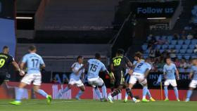 Penalti a favor del Real Madrid por mano en el área del Celta de Vigo