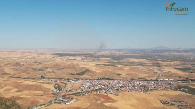 Siete medios y 28 personas trabajan en un incendio en Burujón (Toledo)
