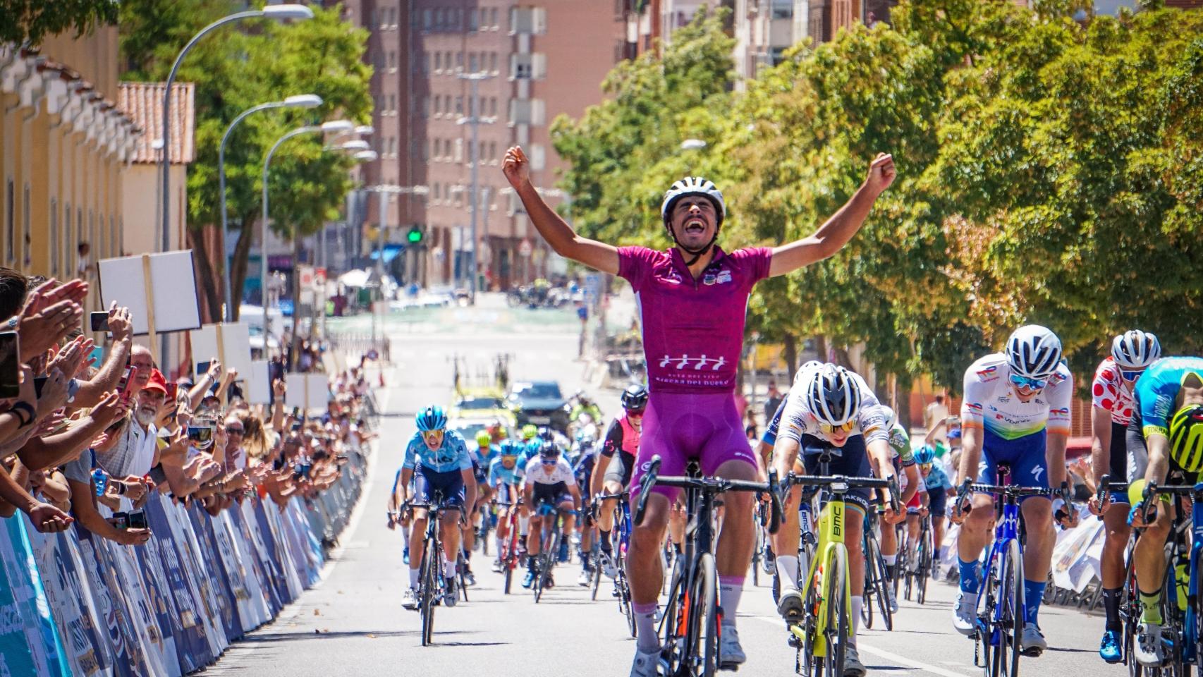 Antonio Morgado cierra su exhibición particular en la Vuelta Ciclista  Junior a la Ribera del Duero