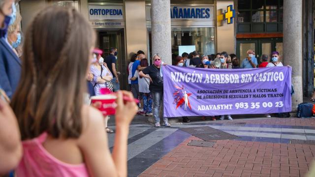 Concentración contra la violencia machista en Fuente Dorada