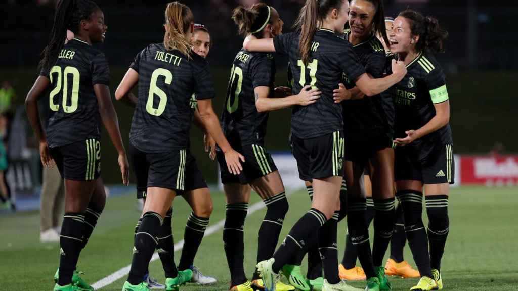Las jugadores del Real Madrid Femenino celebran un gol en la Champions