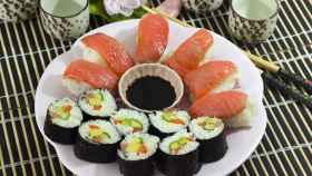 Plato de sushi.