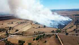 Imagen de archivo de la actuación de los bomberos forestales en el incendio de Boca de Huérgano (León)