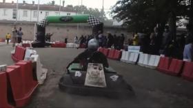 Uno de los participantes en las carreras de karts de la prisión francesa de Fresnes.