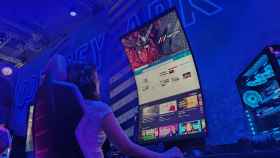 El monitor Odyssey Ark de Samsung en posición vertical