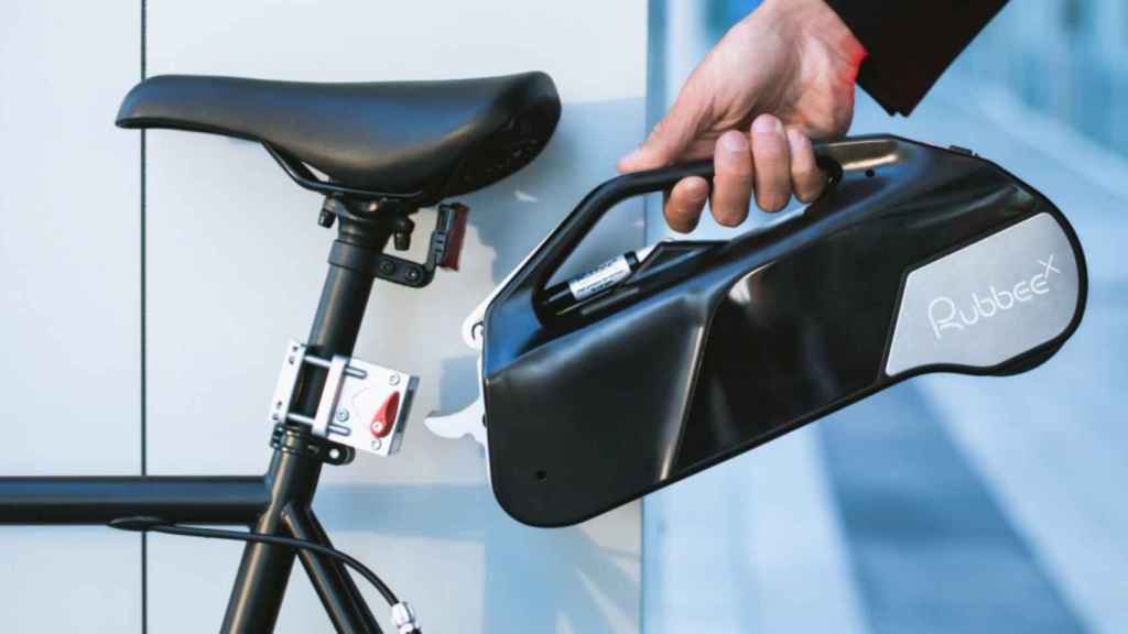 Este ingenioso gadget convierte cualquier bicicleta en en minutos