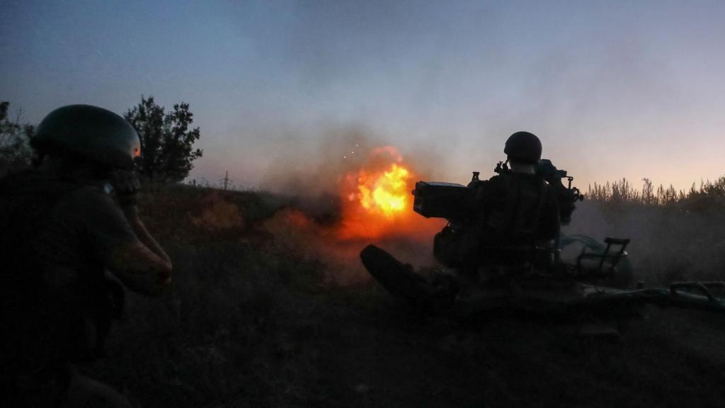 A Ukrainian soldier launches a missile.