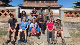 El grupo de 12 personas que llegaron a Mongolia de vacaciones.