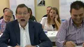 Rajoy sorprendido en la captura del vídeo que ha vuelto a hacerse viral.