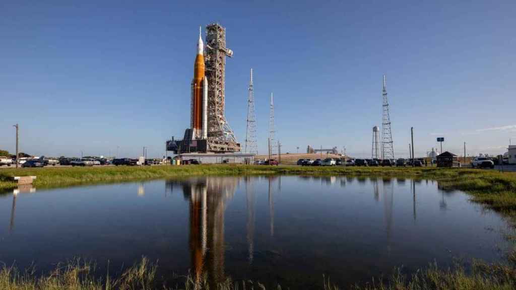 SLS rocket with Orion spacecraft on the Kennedy Space Center launch pad