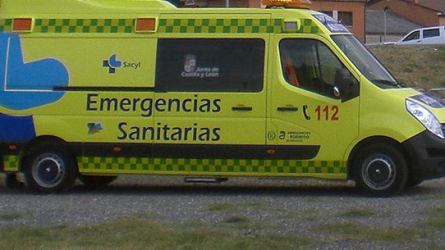 Imagen de una ambulancia medicalizada de Sacyl.