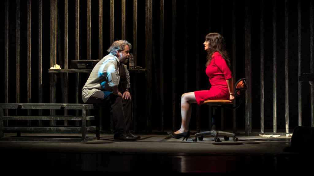 David Gutiérrez y Beatriz Rico en un momento de 'Palabras encadenadas'. Foto: Teatro Bellas Artes