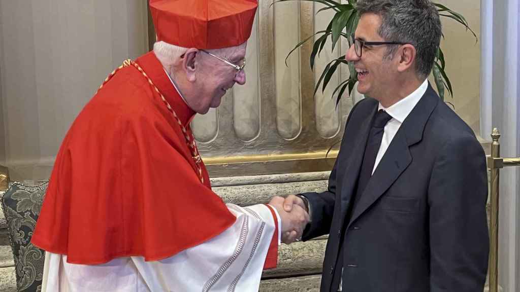 Bolaños saluda a Fernando Vérgez, que el sábado fue ordenado cardenal por el Papa Francisco en el Vaticano.