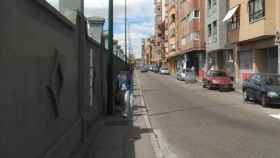 Muro que divide a Valladolid en dos a su paso por la calle Estación
