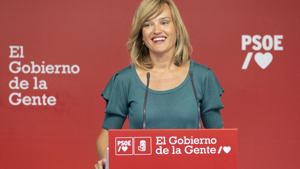 Pilar Alegría, portavoz del PSOE, en rueda de prensa desde la sede de Ferraz este lunes.