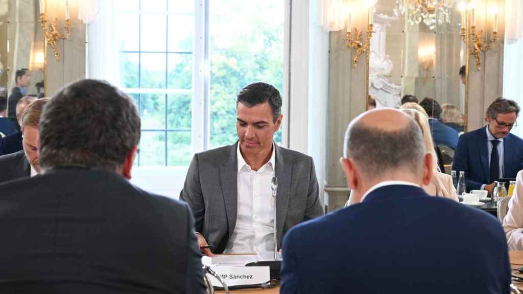 Pedro Sánchez ha participado este martes en la reunión extraordinaria del Gobierno alemán en el palacio de Meseberg