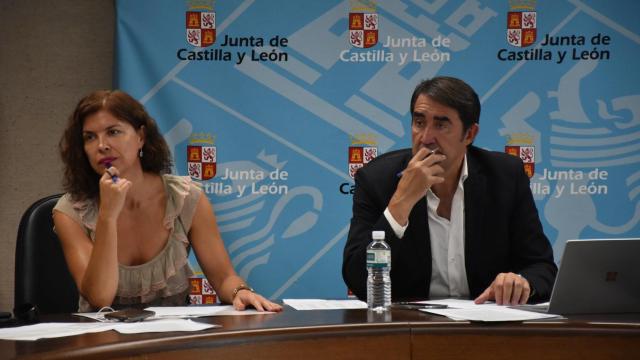 El consejero de Medio Ambiente, Vivienda y Ordenación del Territorio, Juan Carlos Suárez-Quiñones, y la delegada territorial de la Junta en Zamora, Clara San Damián