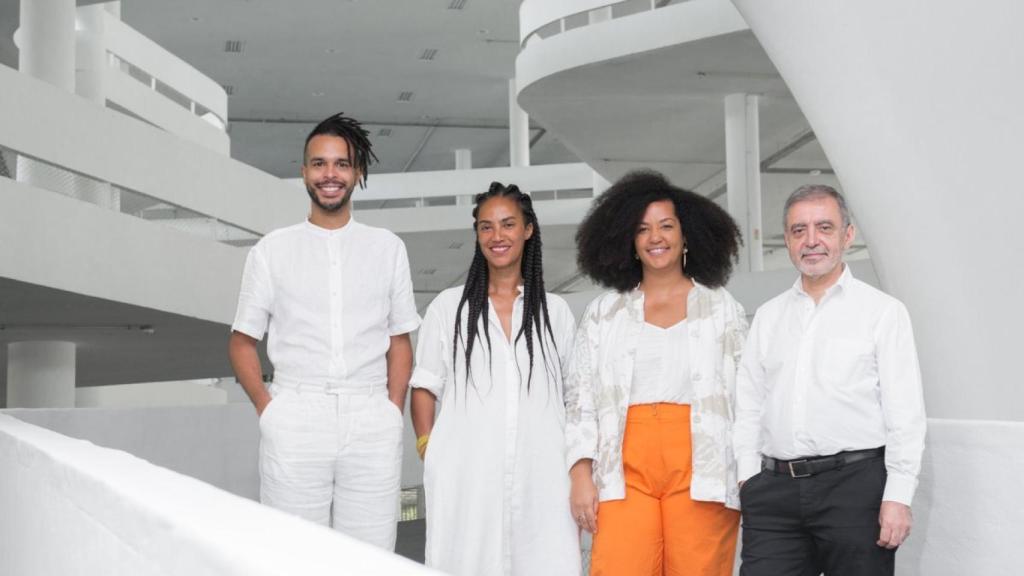 Hélio Menezes, Grada Kilomba, Diane Lima y Manuel Borja-Villel: el equipo curatorial de la próxima Bienal de São Paulo. Foto: © Levi Fanan / Fundação Bienal de São Paulo
