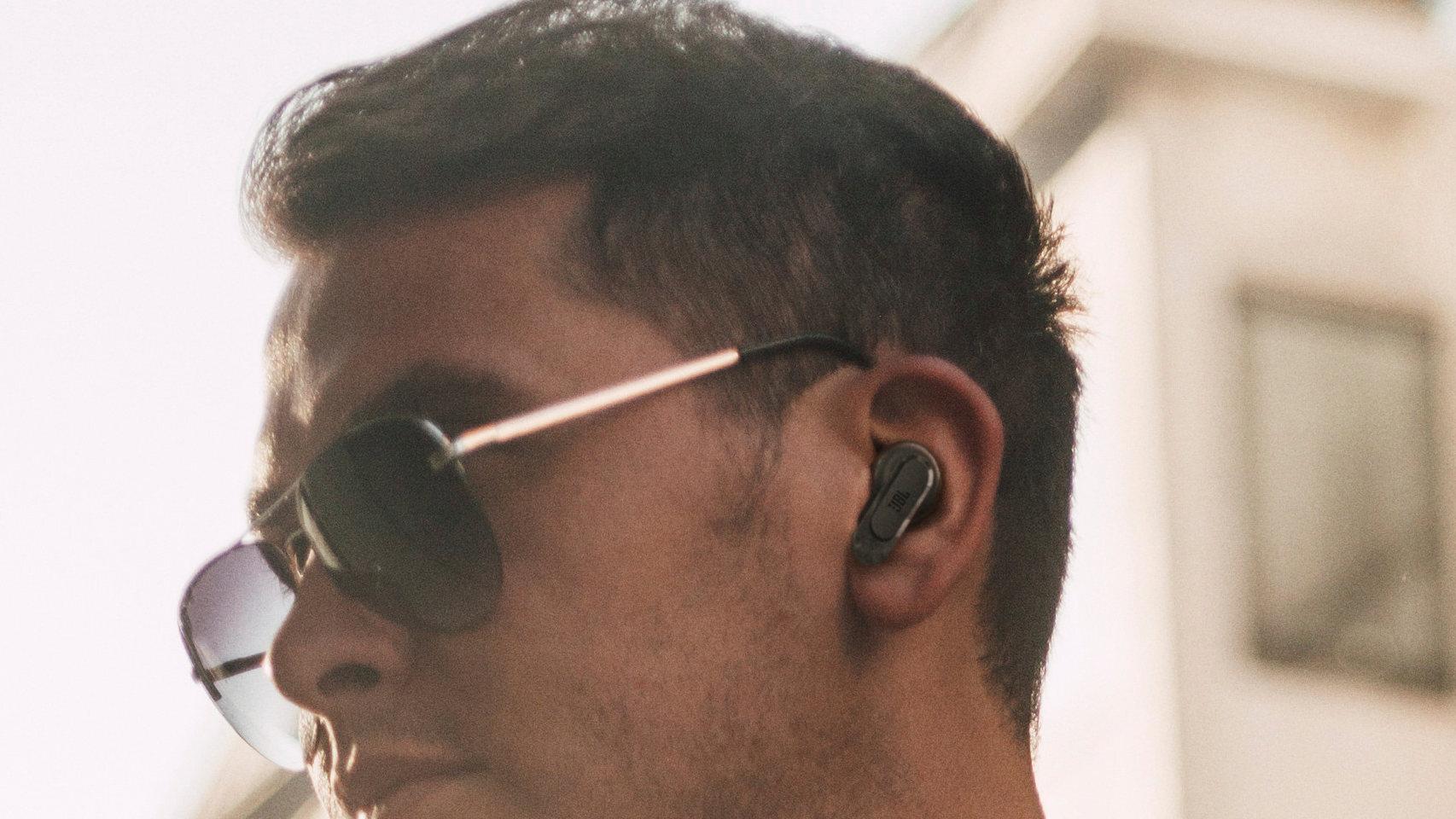JBL lanza los primeros auriculares inalámbricos del mundo con pantalla en  el estuche